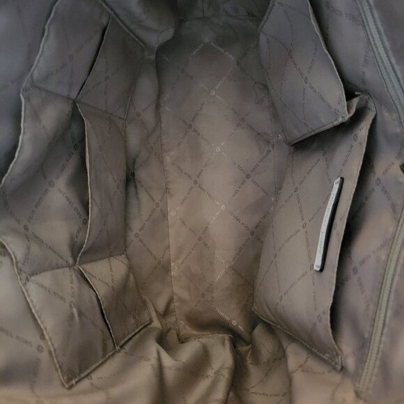 Michael Kors Jet Set White Tote and Wallet Set - Picture 8 of 11